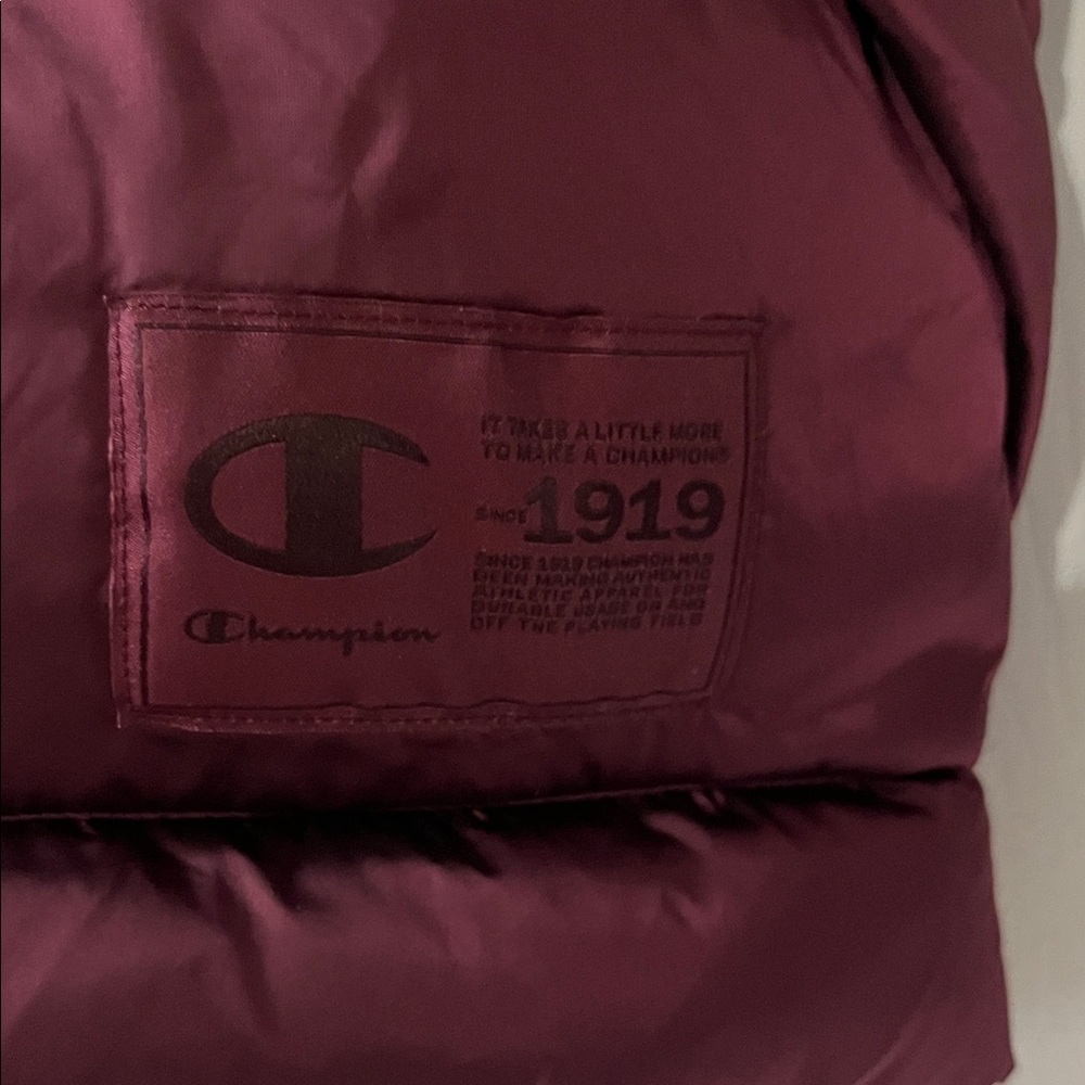 Champion Maroon Puffer Vest XS - Picture 3 of 3